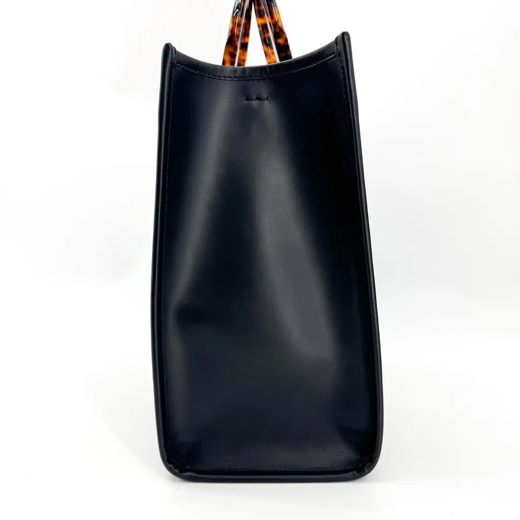 Fendi Sunshine Medium Leather Tote Bag Black Black Leather Very good - Model View