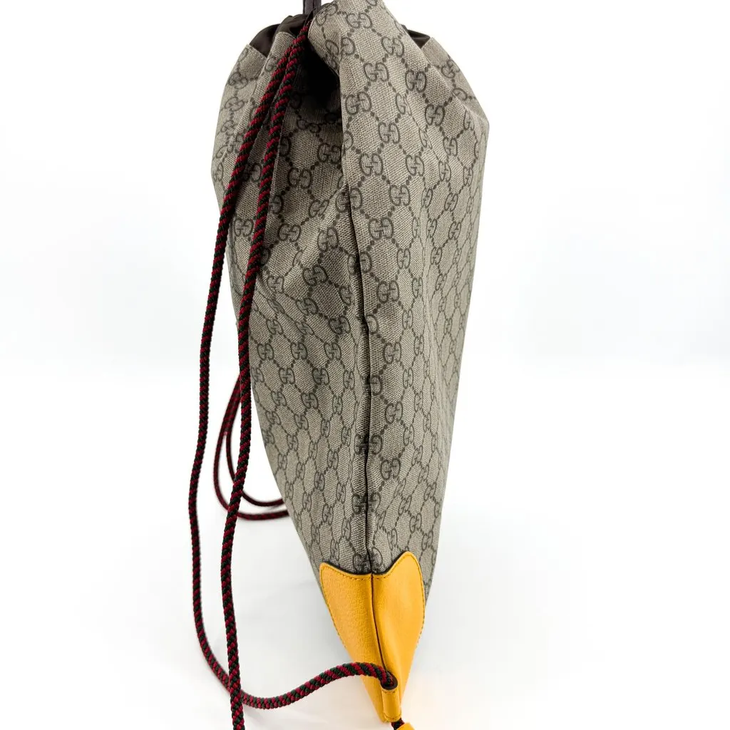 Gucci Neo Vintage GG Supreme Drawstring Backpack Beige Canvas Very good - Model View