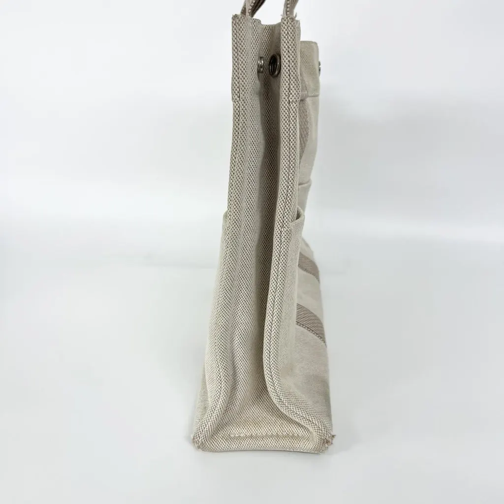 Hermès Fourre Tout Tote MM Beige Brown Beige Canvas Fair - Inside View