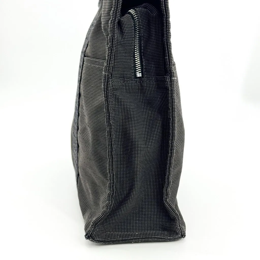 Hermès Herline Tote MM Gray Black Polyamide Good - Model View