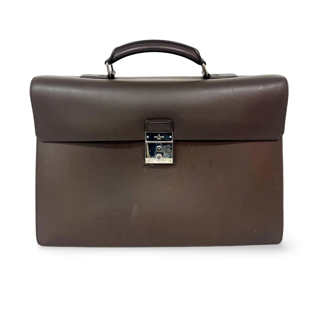 Louis Vuitton Taiga Robust 1 Compartment Briefcase Grizzly Brown Leather Fair - Front View