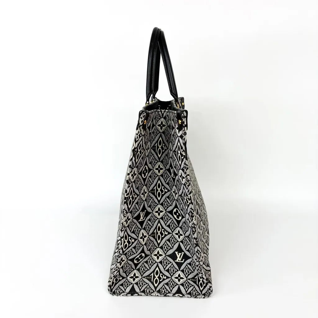 Louis Vuitton On the Go GM 1854 Black Black Jacquard Good - Model View
