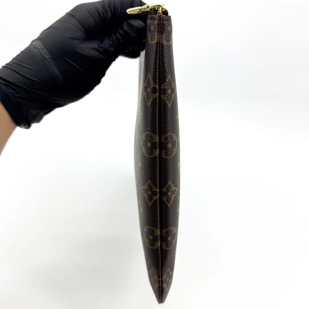 Louis Vuitton Monogram Etui Voyage MM Brown Canvas Very good - Model View
