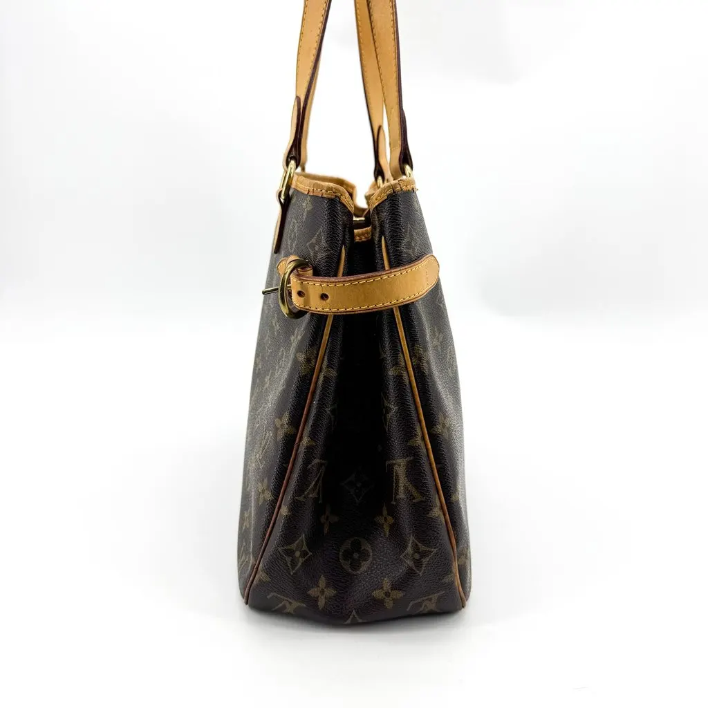 Louis Vuitton Monogram Batignolles Horizontal Shoulder Bag Beige Canvas Fair - Model View