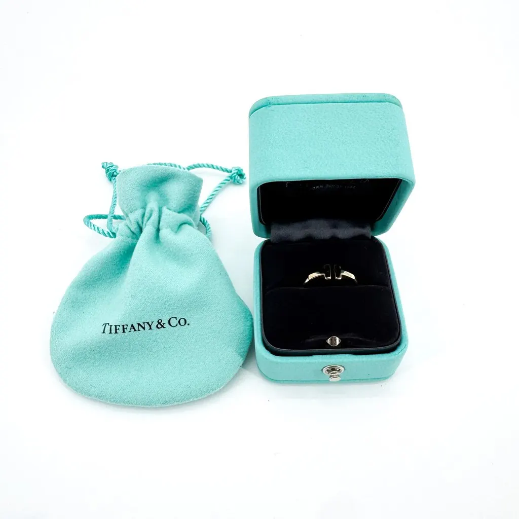 Tiffany & Co . T Wire Ring 18K Yellow Gold Gold Very good - Back View