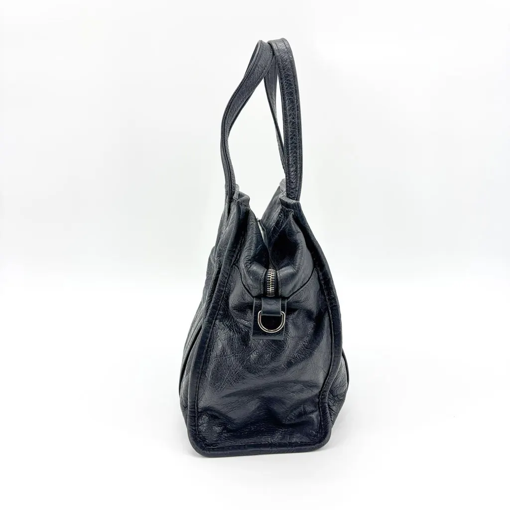 Balenciaga Papier A4 Zip Around Tote Bag Black Black Leather Good - Model View