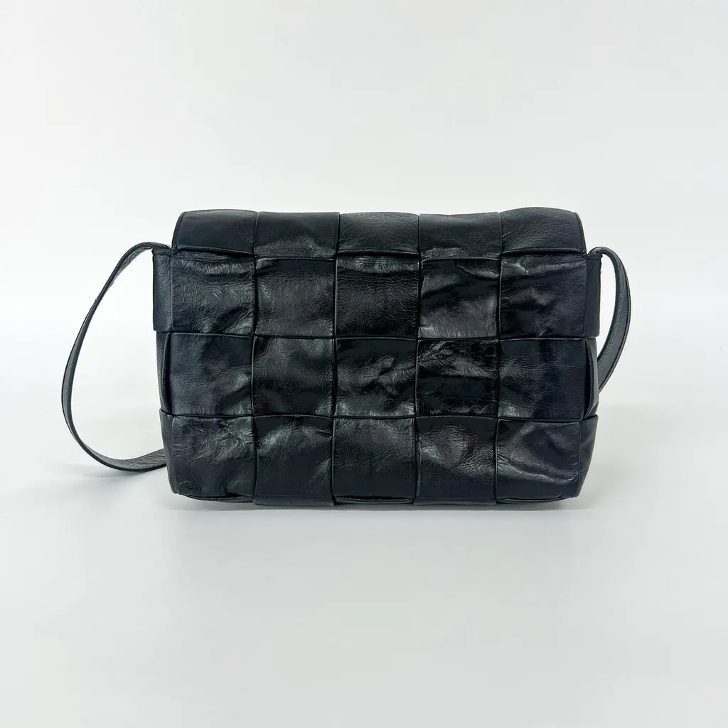 Bottega Veneta Cassette Bag Black Black Leather Good - Back View