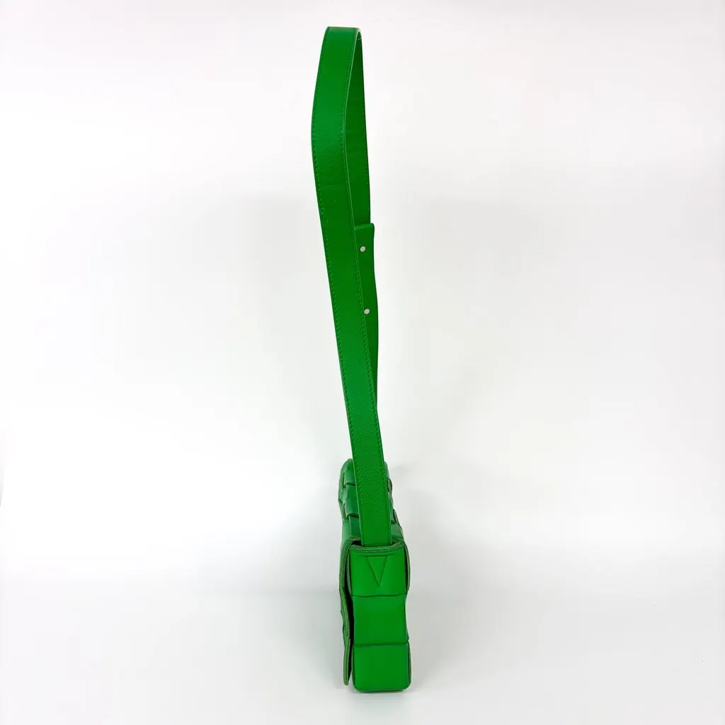 Bottega Veneta Cassette Shoulder Bag Paraket Green Leather Good - Model View