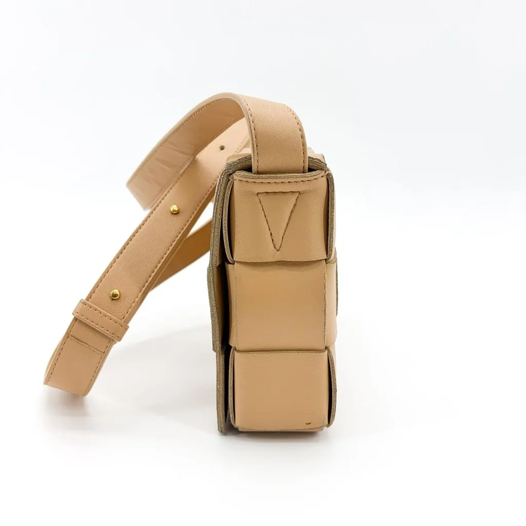 Bottega Veneta Cassette Bag Beige Beige Leather Very good - Model View