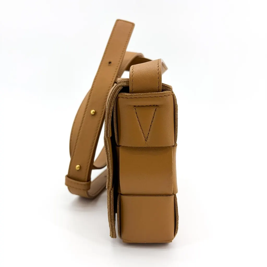 Bottega Veneta Cassette Bag Caramel Brown Leather Very good - Model View