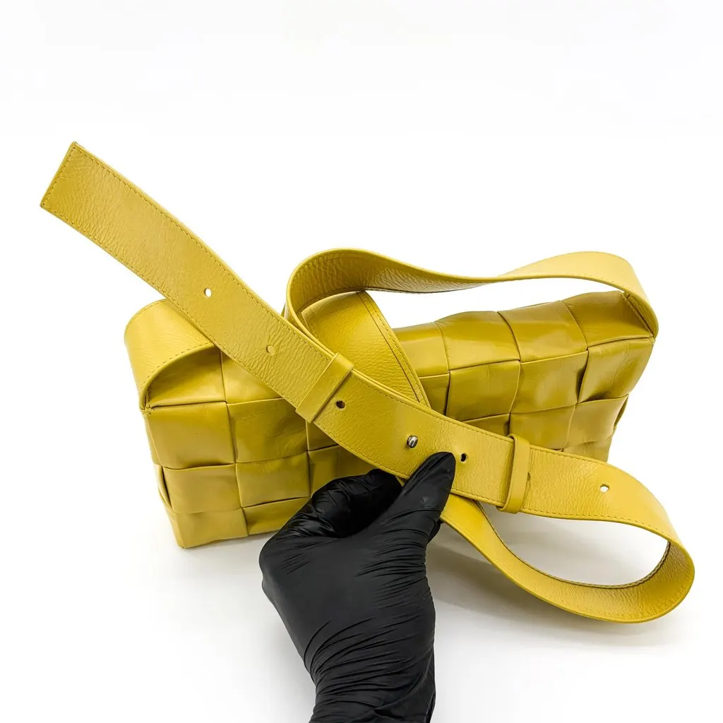 Bottega Veneta Cassette Bag Yellow Yellow Leather Very good - Model View