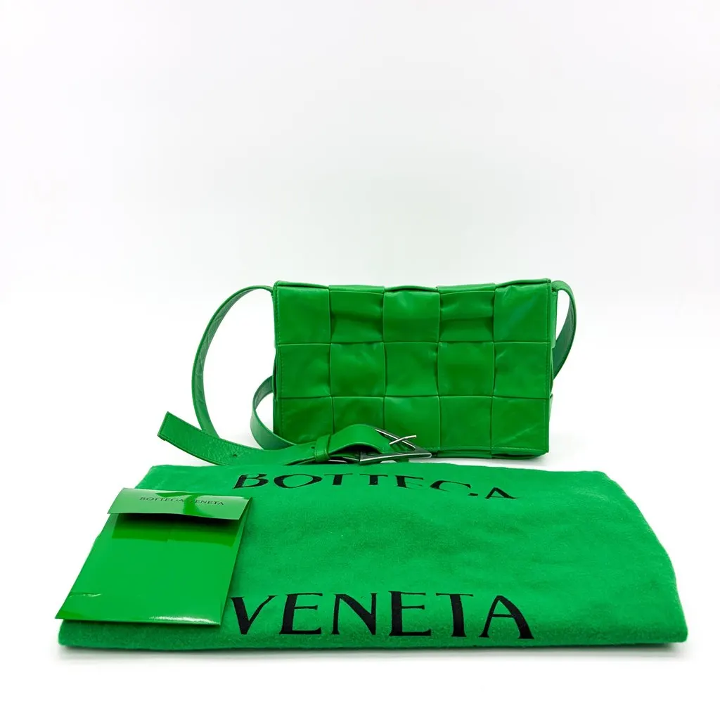 Bottega Veneta Intrecciato Weaving Paraket Cassette Bag Green Green Leather Very good - Back View