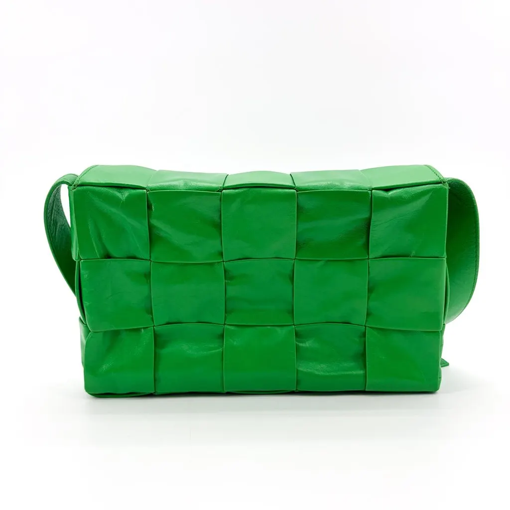 Bottega Veneta Intrecciato Weaving Paraket Cassette Bag Green Green Leather Very good - Inside View