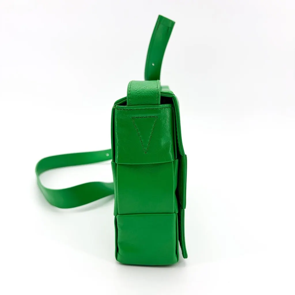 Bottega Veneta Intrecciato Weaving Paraket Cassette Bag Green Green Leather Very good - Box View