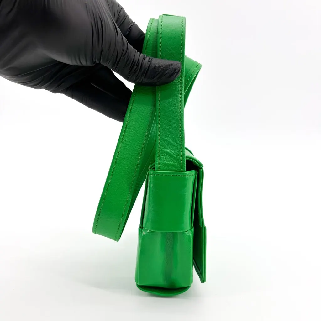 Bottega Veneta Mini Cassette Belt Bag Parakit Green Leather Very good - Model View