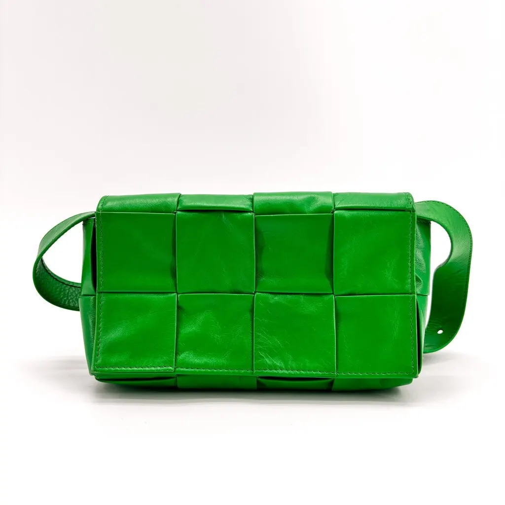 Bottega Veneta Cassette Shoulder Bag Parakeet Green Leather Good - Inside View