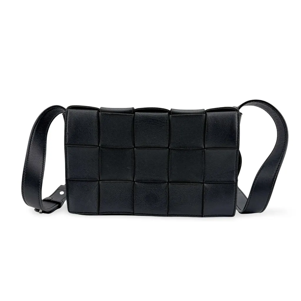 Bottega Veneta Cassette Bag Black Black Leather Good - Front View