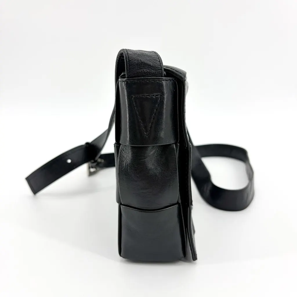 Bottega Veneta Intrecciato Paper Calfskin Cassette Bag Black Black Leather Good - Box View