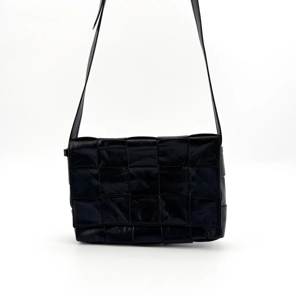 Bottega Veneta Cassette Shoulder Bag Black Black Leather Very good - Back View