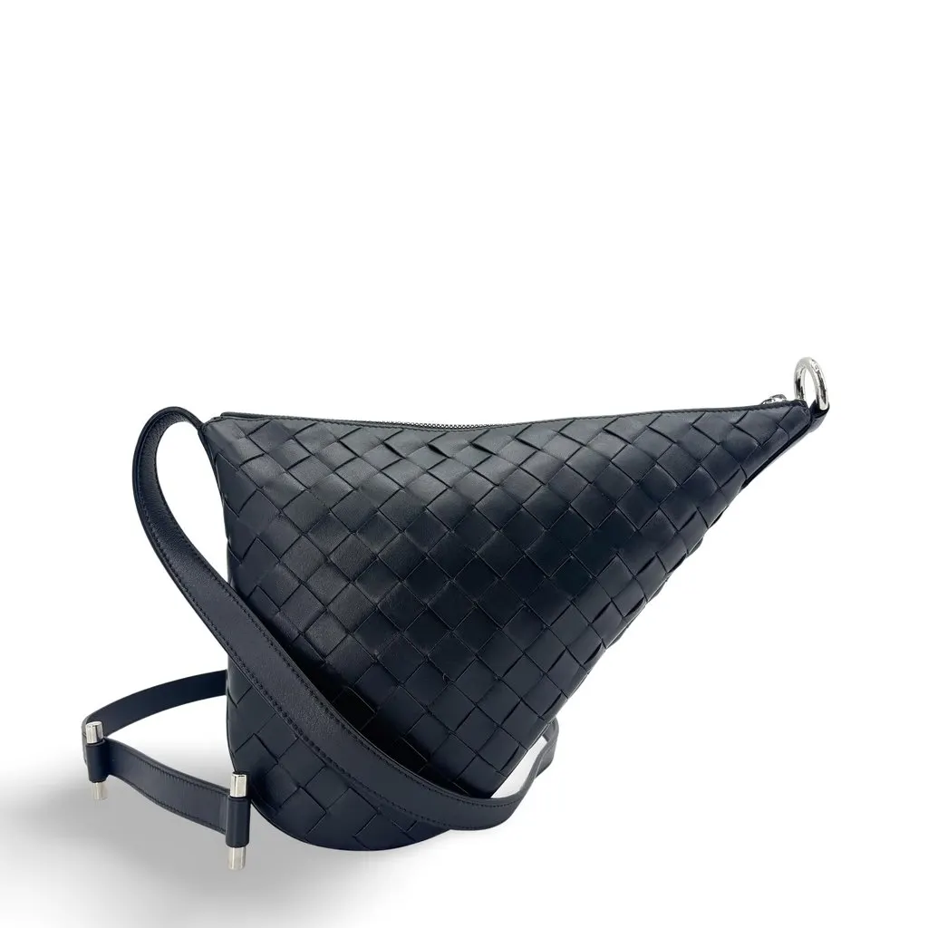 Bottega Veneta Intrecciato Beak Shoulder Bag Black Black Leather Good - Front View