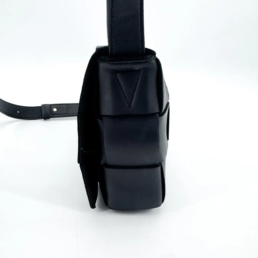 Bottega Veneta Cassette Shoulder Bag Black Black Leather Good - Inside View