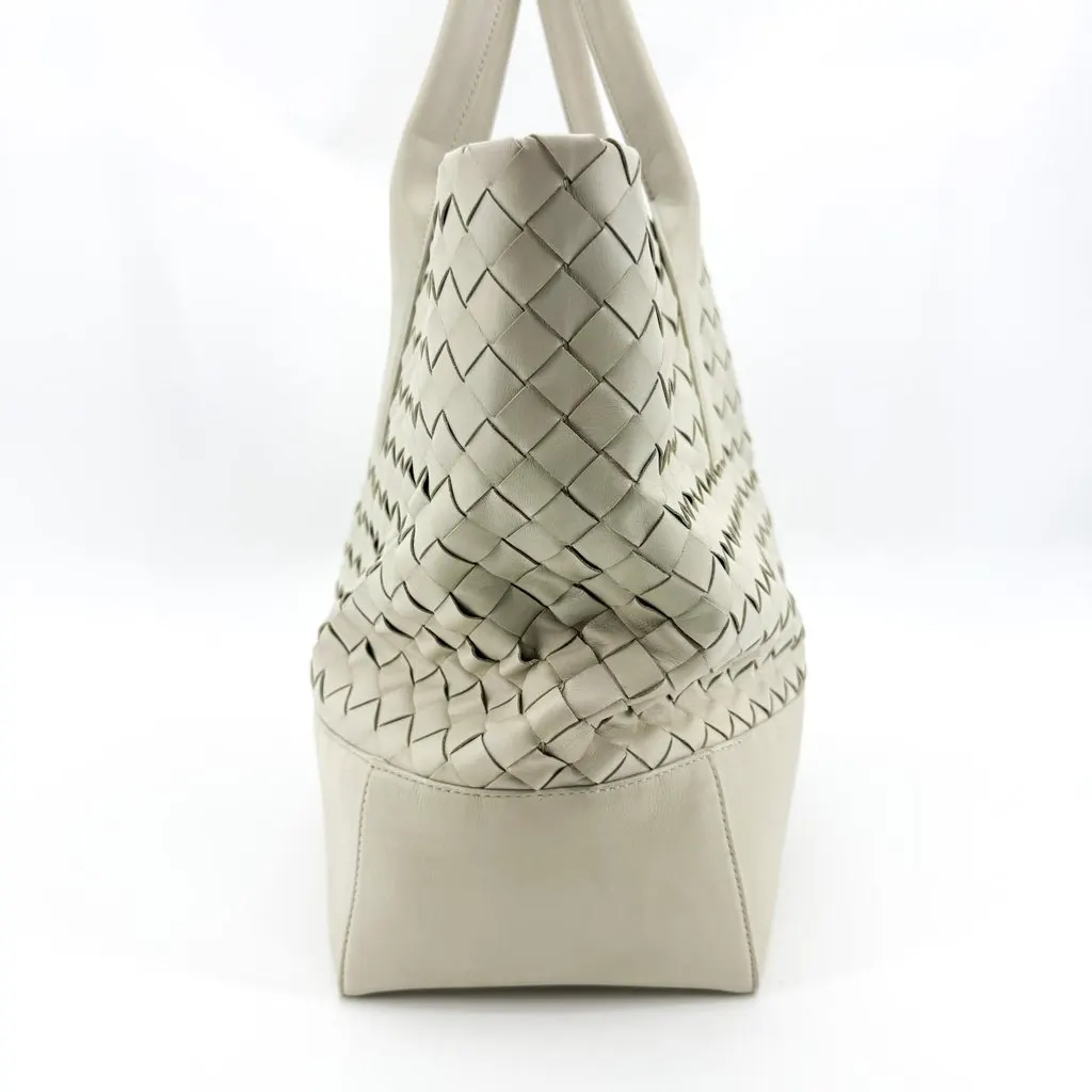 Bottega Veneta Intrecciato Medium Tote Bag Chalk White Leather Good - Model View