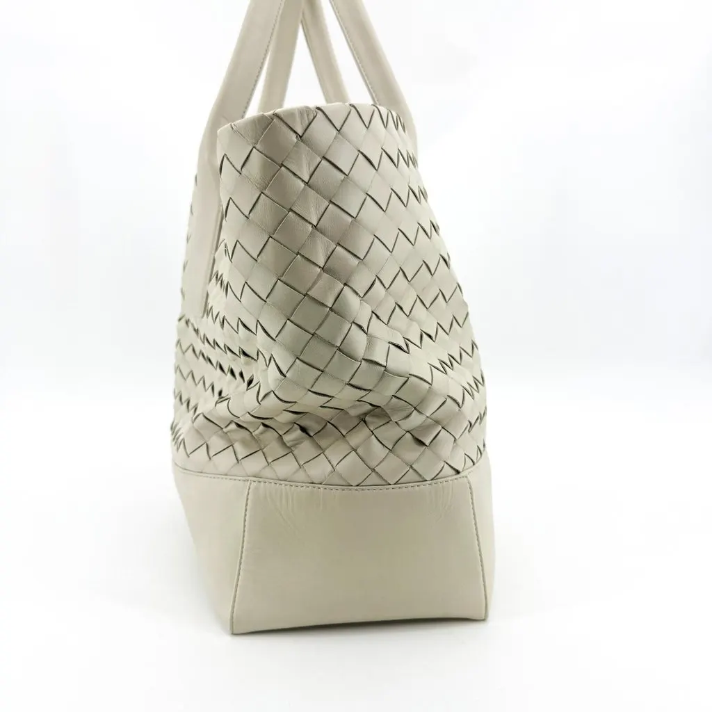 Bottega Veneta Intrecciato Medium Tote Bag Chalk White Leather Good - Box View