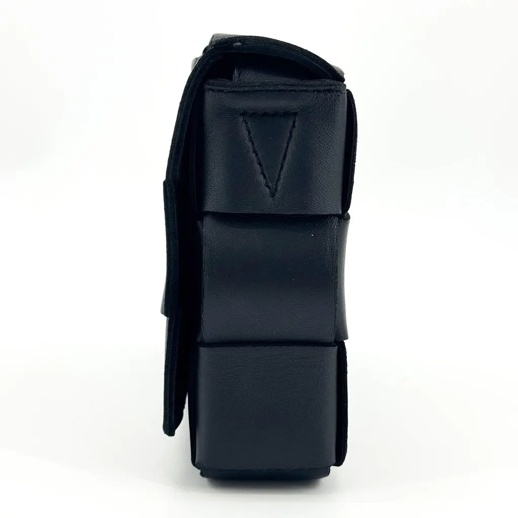 Bottega Veneta Cassette Belt Bag Black Black Leather Good - Model View