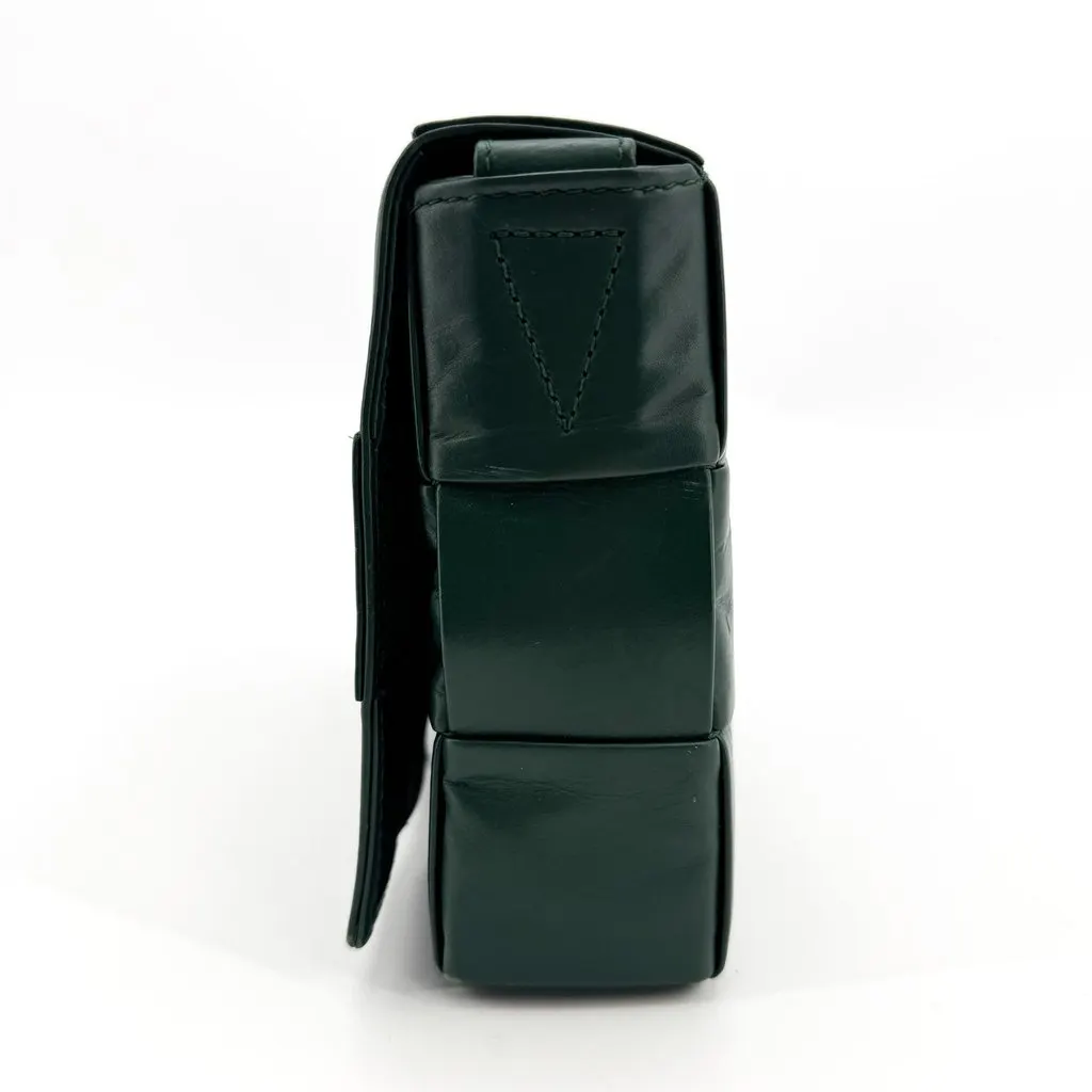 Bottega Veneta Cassette Bag on Chain Dark Green Green Leather Fair - Inside View