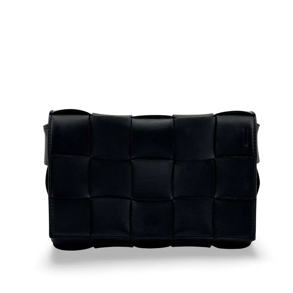 Bottega Veneta Cassette Shoulder Bag Black Black Leather Very good - Front View