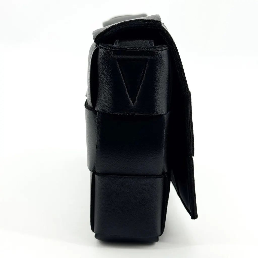 Bottega Veneta Cassette Shoulder Bag Black Black Leather Very good - Box View