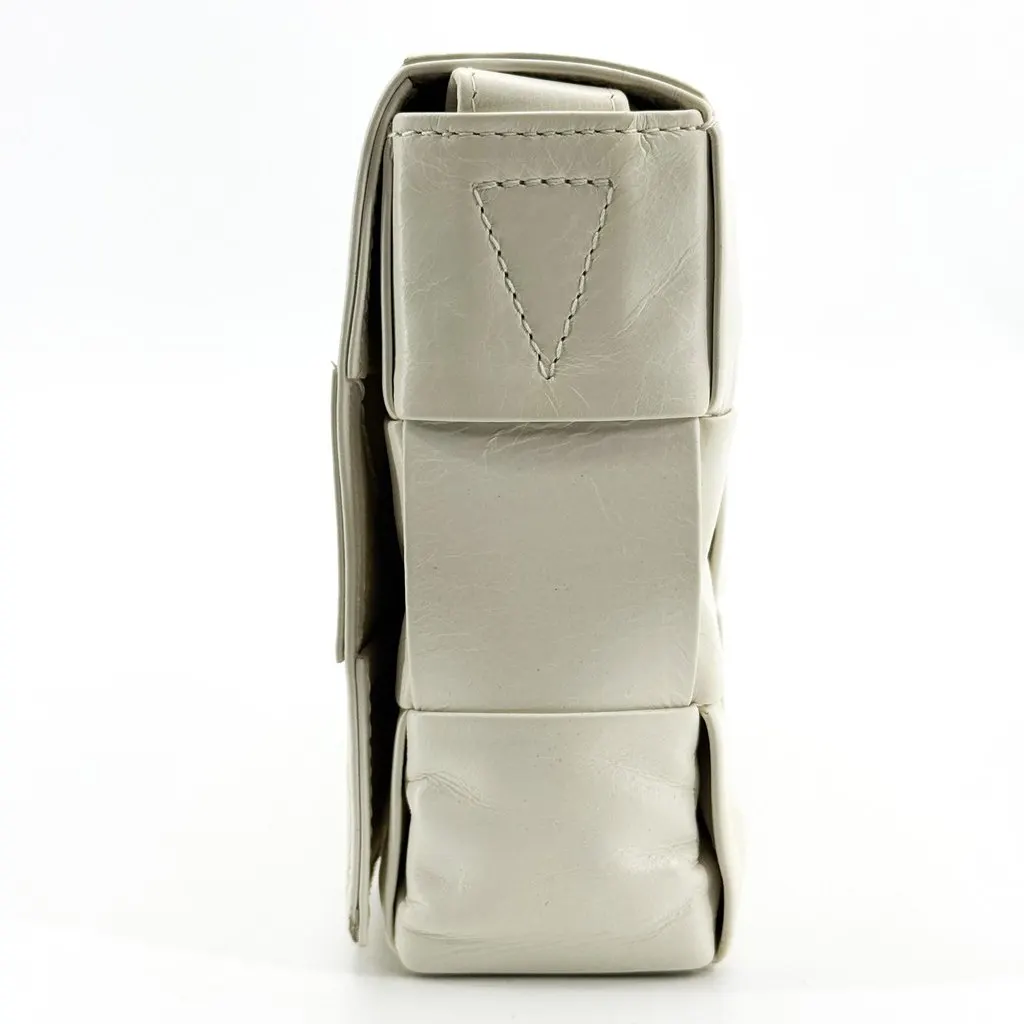 Bottega Veneta Cassette Bag White White Leather Good - Box View