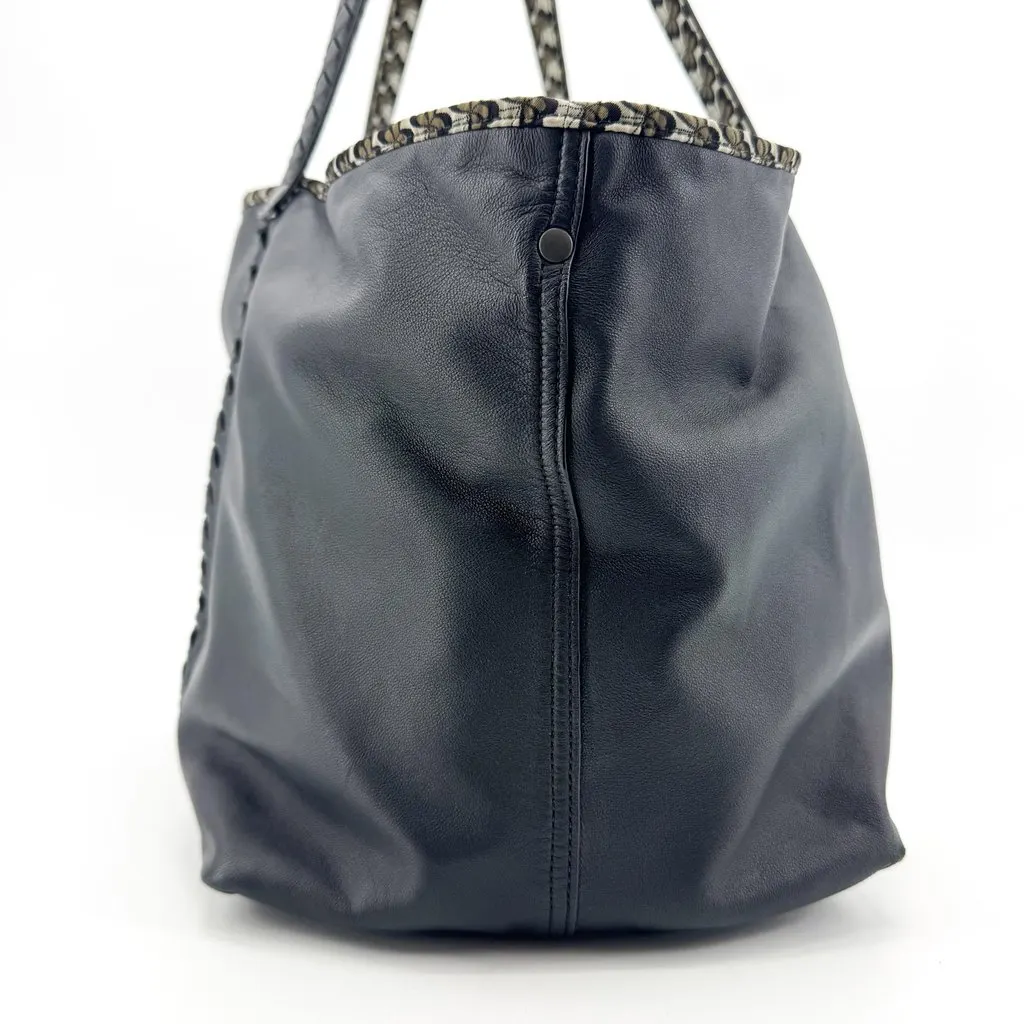 Bottega Veneta Intrecciato Butterfly Leather Tote Bag Black Black Leather Good - Model View
