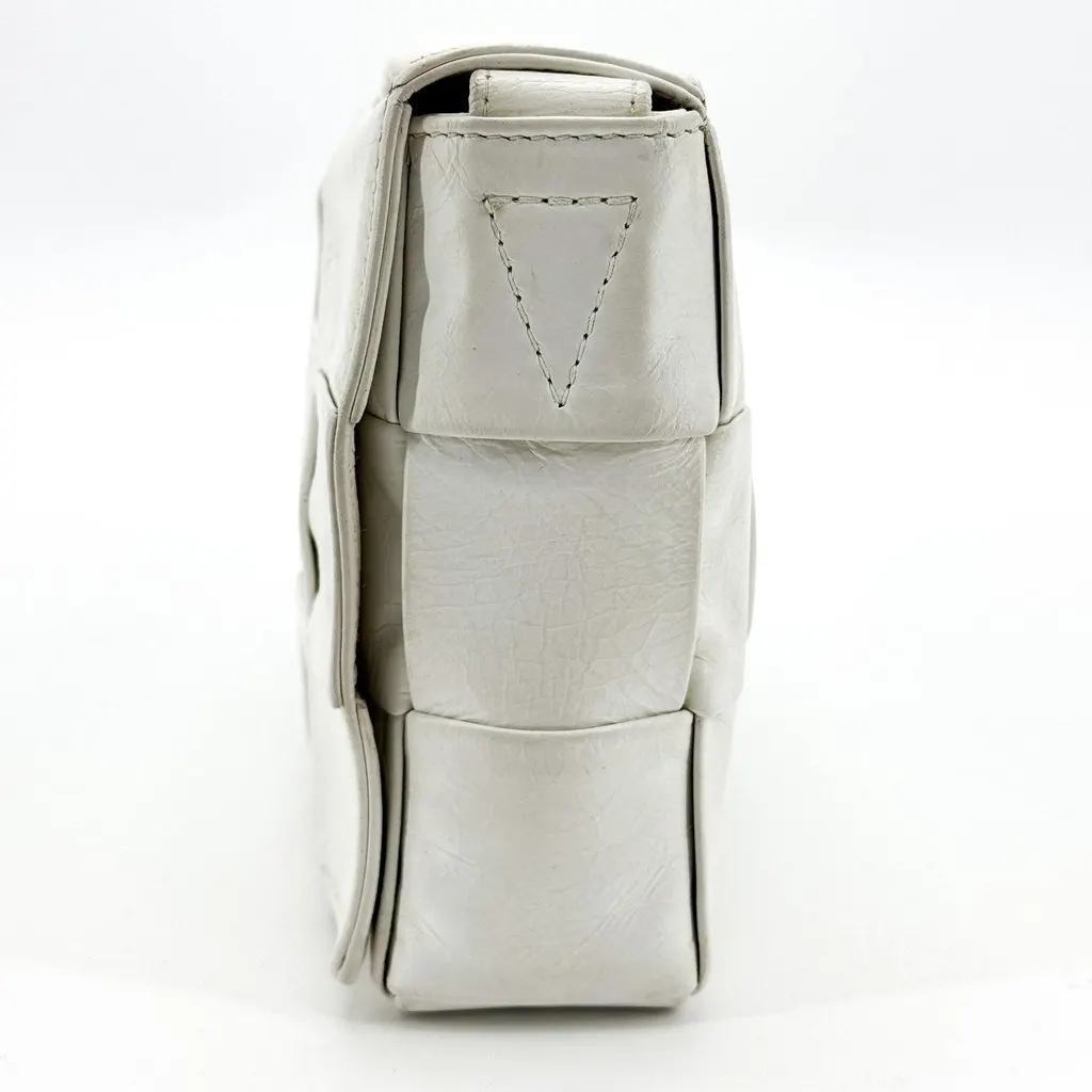 Bottega Veneta Cassette Bag White White Leather Fair - Inside View