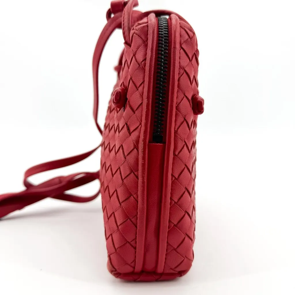 Bottega Veneta Intrecciato Nod Crossbody Bag Red Red Leather Good - Model View
