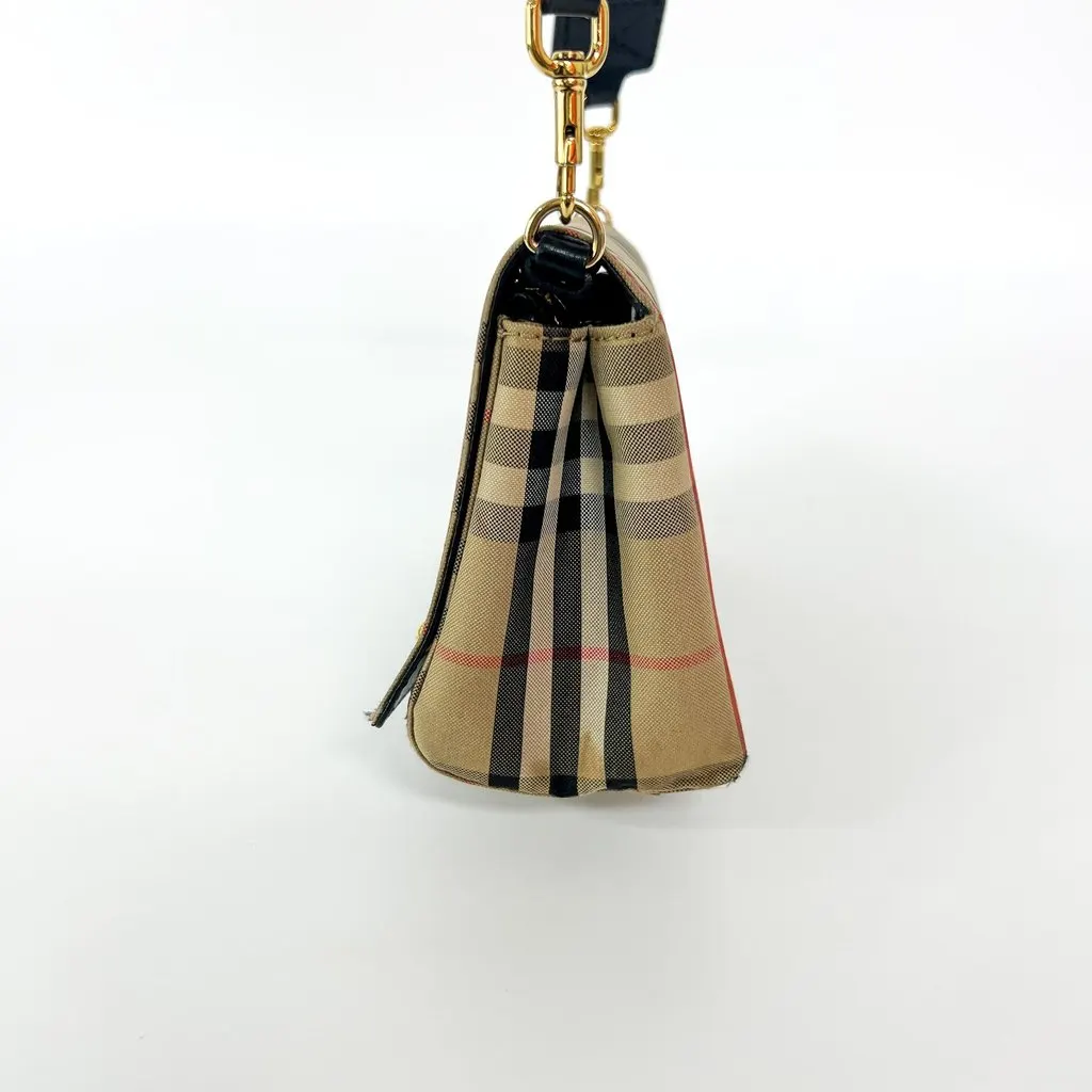 Burberry Vintage Check Note Crossbody Bag Archive Beige Black Good - Model View