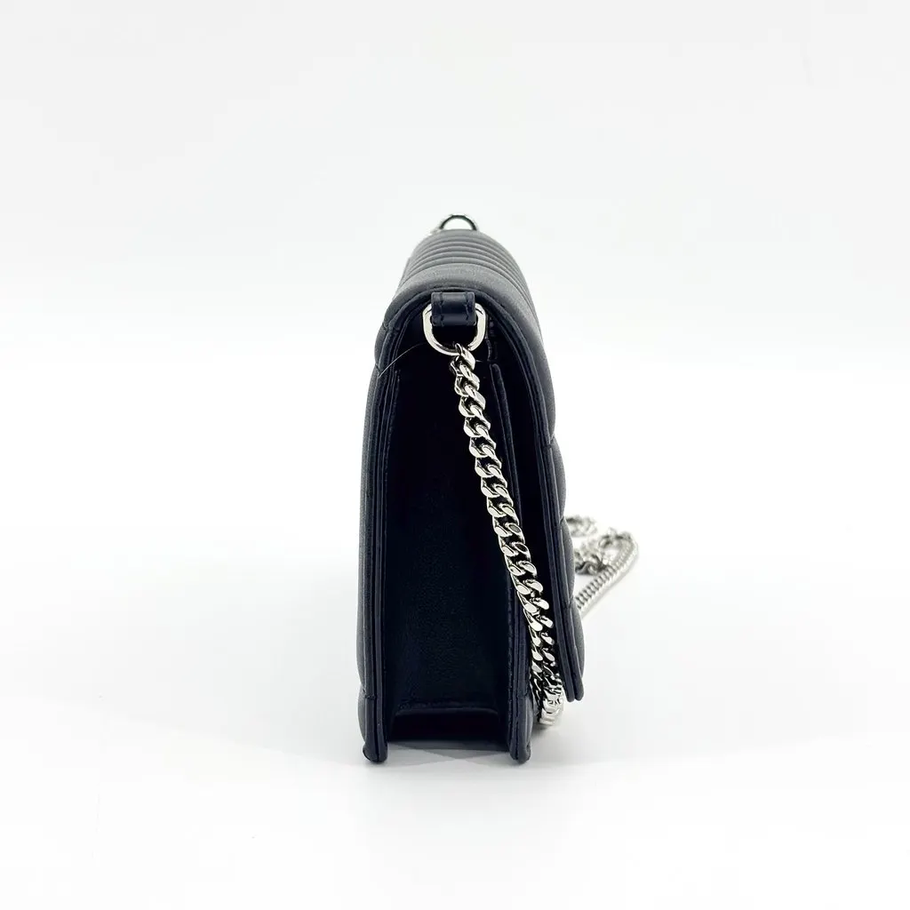 Burberry Small Lola Chain Shoulder Bag Navy Navy Leather Very good - Model View