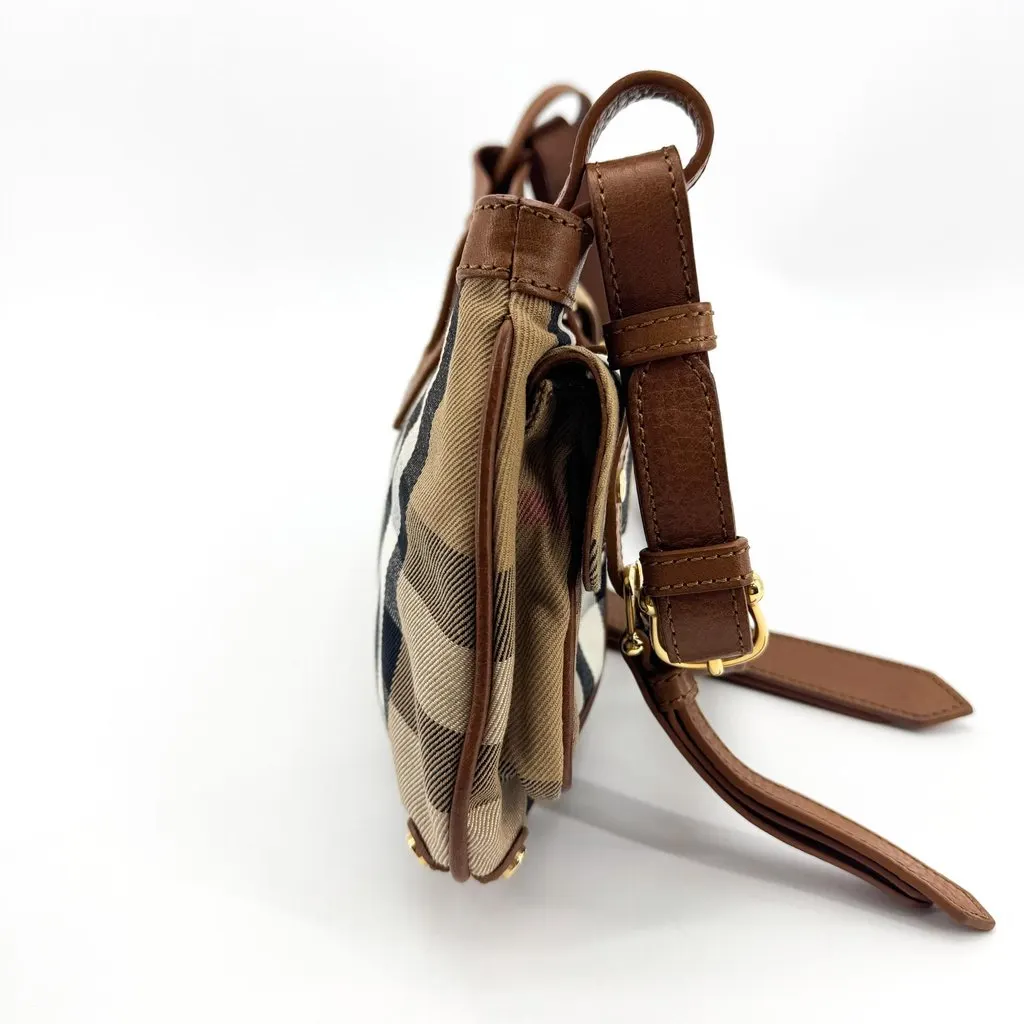 Burberry Vintage Nova Check Multi Pocket Shoulder Bag Brown Beige Canvas Very good - Model View