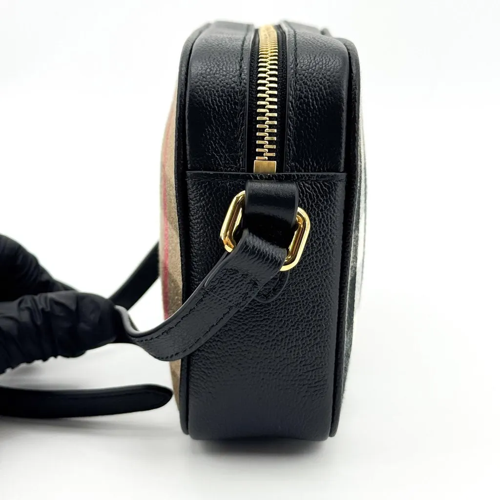 Burberry Vintage Check Leather Camera Bag Small Black Beige Canvas Very good - Model View