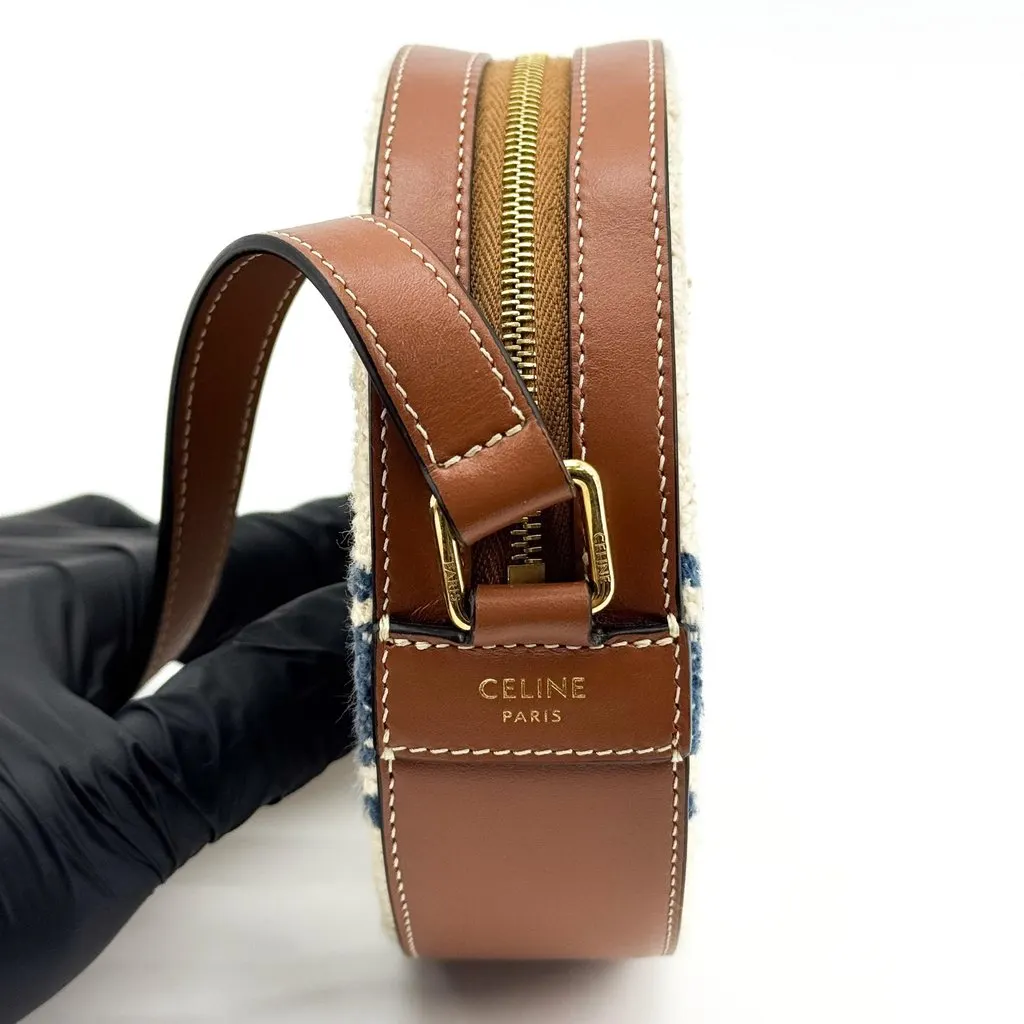 Celine Round Coin Purse in Textile and Calfskin Natural Navy Gold Leather Very good - Model View