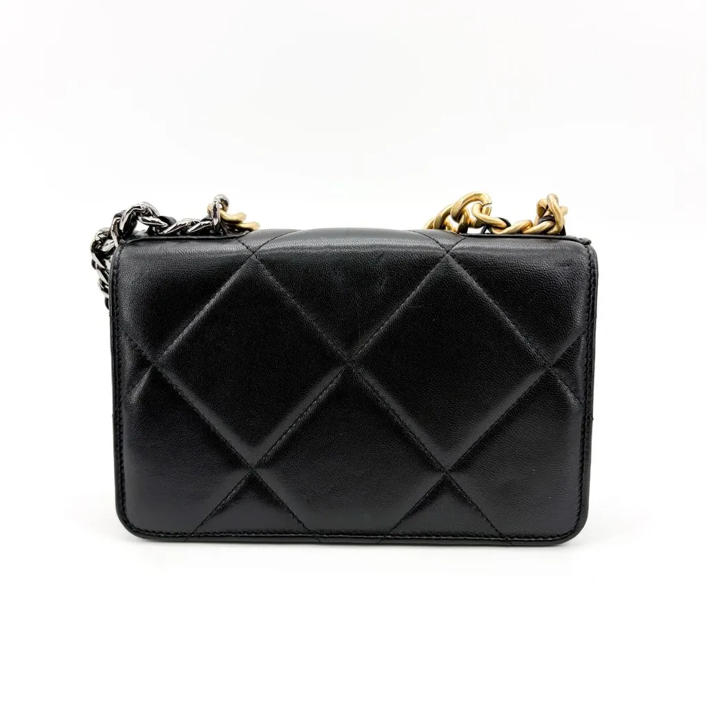 Chanel 19 Wallet on Chain Black Black Leather Very good - Inside View