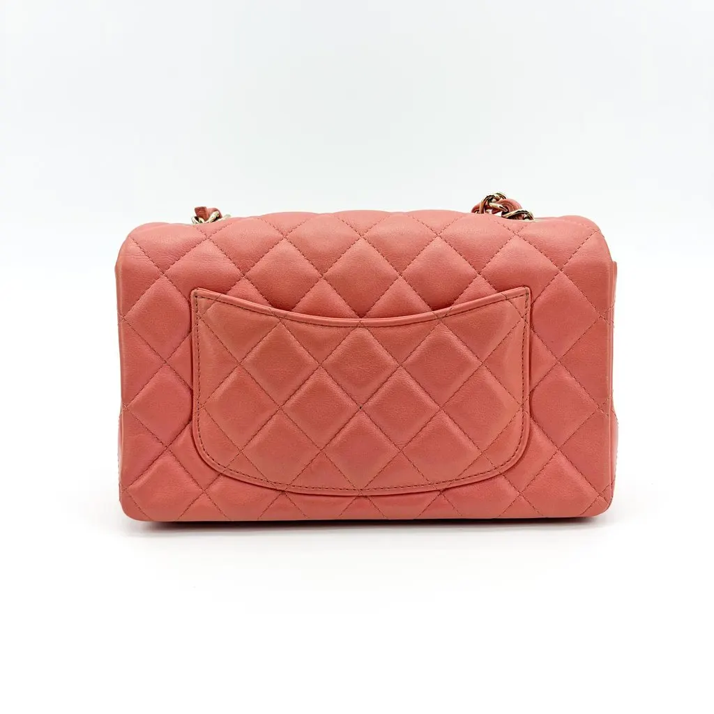 Chanel Classic Flap Bag Medium Gold Hardware Coral Pink Pink Leather Very good - Inside View