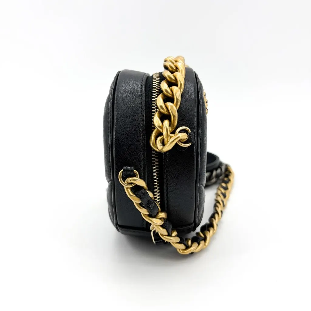Chanel 19 Round Clutch with Chain Black Black Leather Very good - Model View
