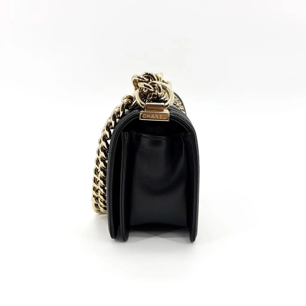 Chanel Boy Chanel Flap Bag Chain Emblem Small Black Gold Hardware Black Leather Very good - Inside View