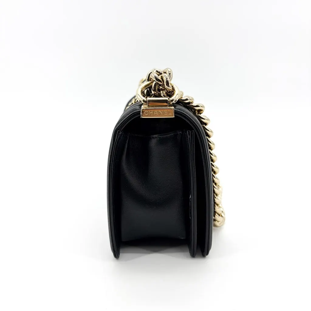 Chanel Boy Chanel Flap Bag Chain Emblem Small Black Gold Hardware Black Leather Very good - Model View