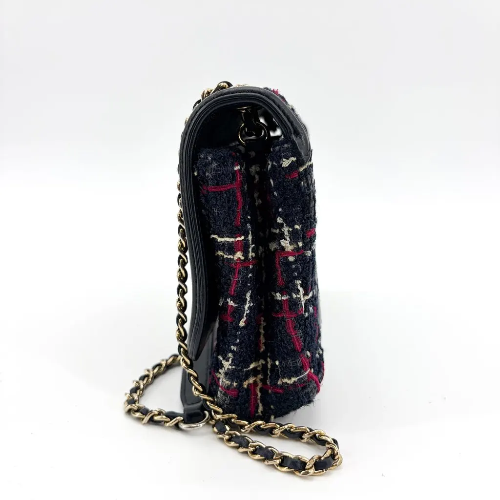 Chanel CC Filigrigue Tweed Flap Bag Medium Black Red Black Tweed Very good - Model View