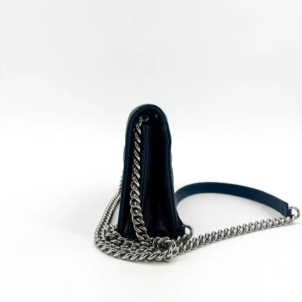 Chanel Boy Wallet on Chain Caviar Silver Hardware Navy Navy Leather Very good - Inside View