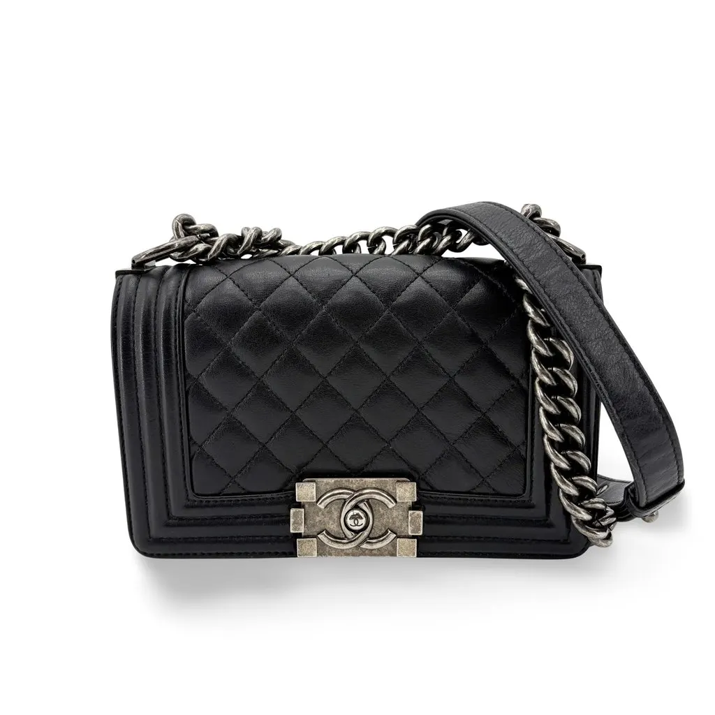 Chanel Boy Flap Bag Medium Vintage Silver Hardware Black Black Leather Very good - Front View