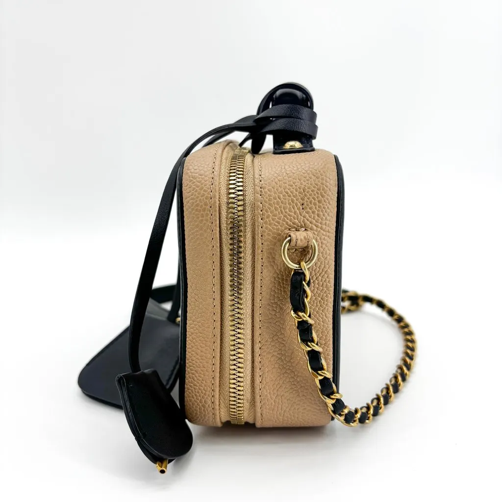 Chanel CC Filigree Vanity Case Small Beige Black Beige Leather Very good - Model View