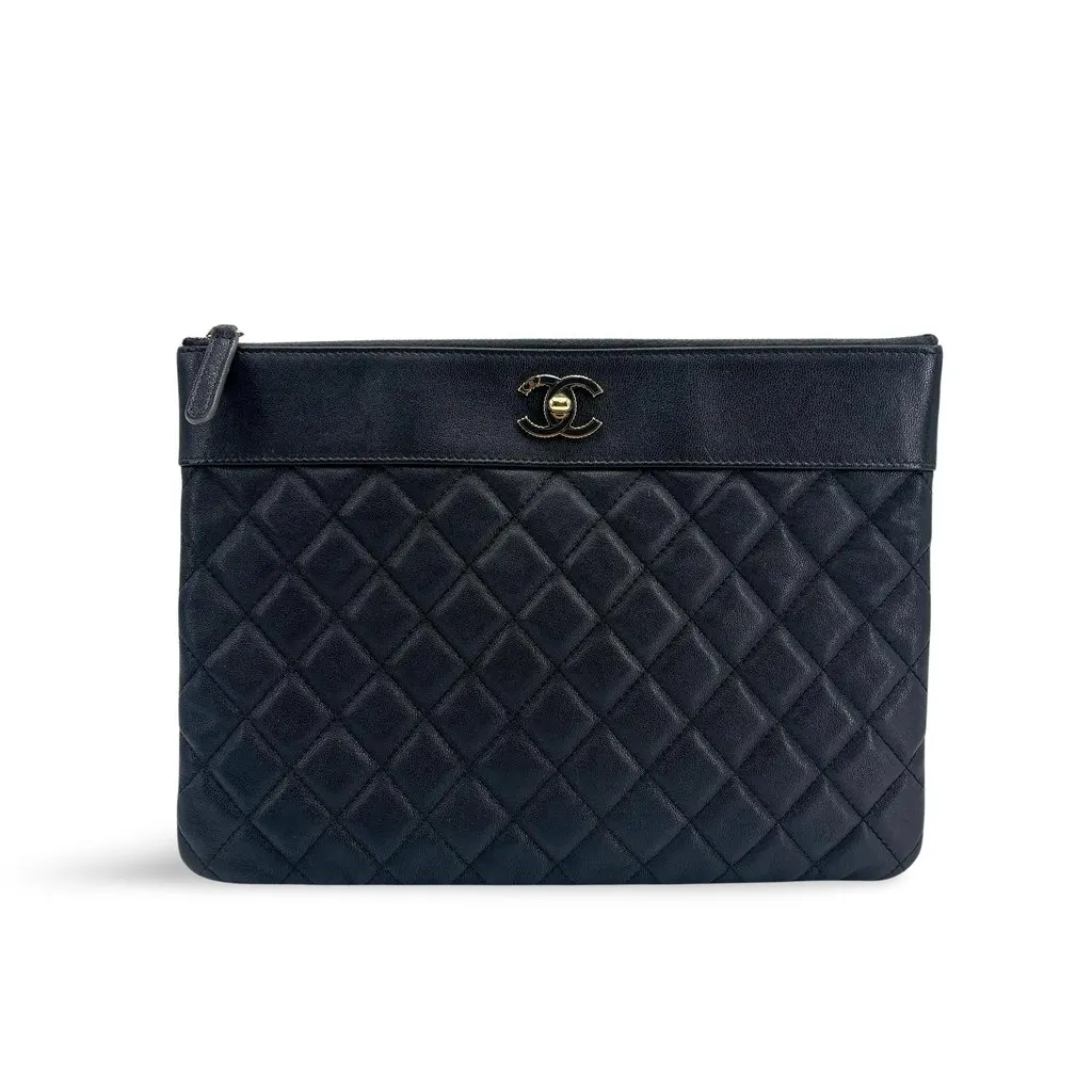 Chanel CC Turn-Lock Quilted O-Case Clutch Bag Navy Gold Hardware Gold Leather Very good - Front View